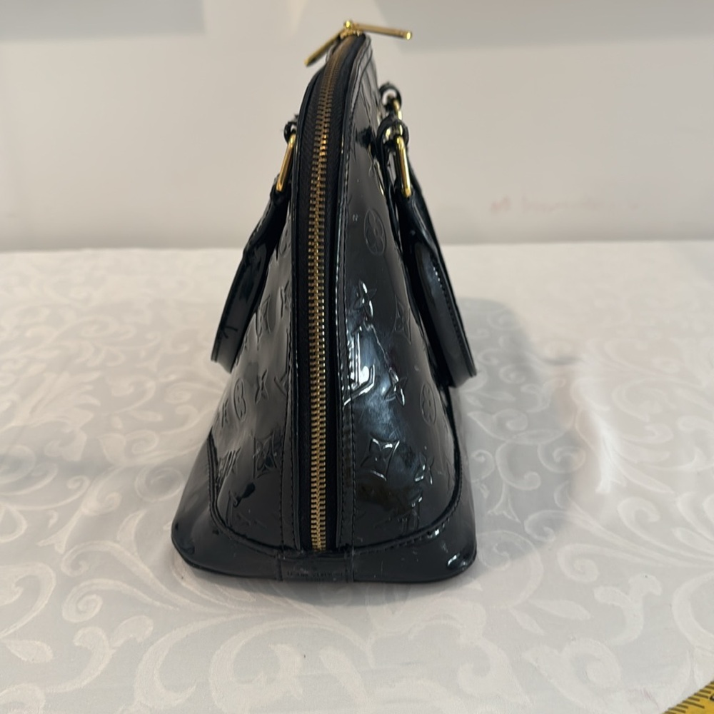 Louis Vuitton Vernis Black Patent Handbag. - Picture 4 of 13